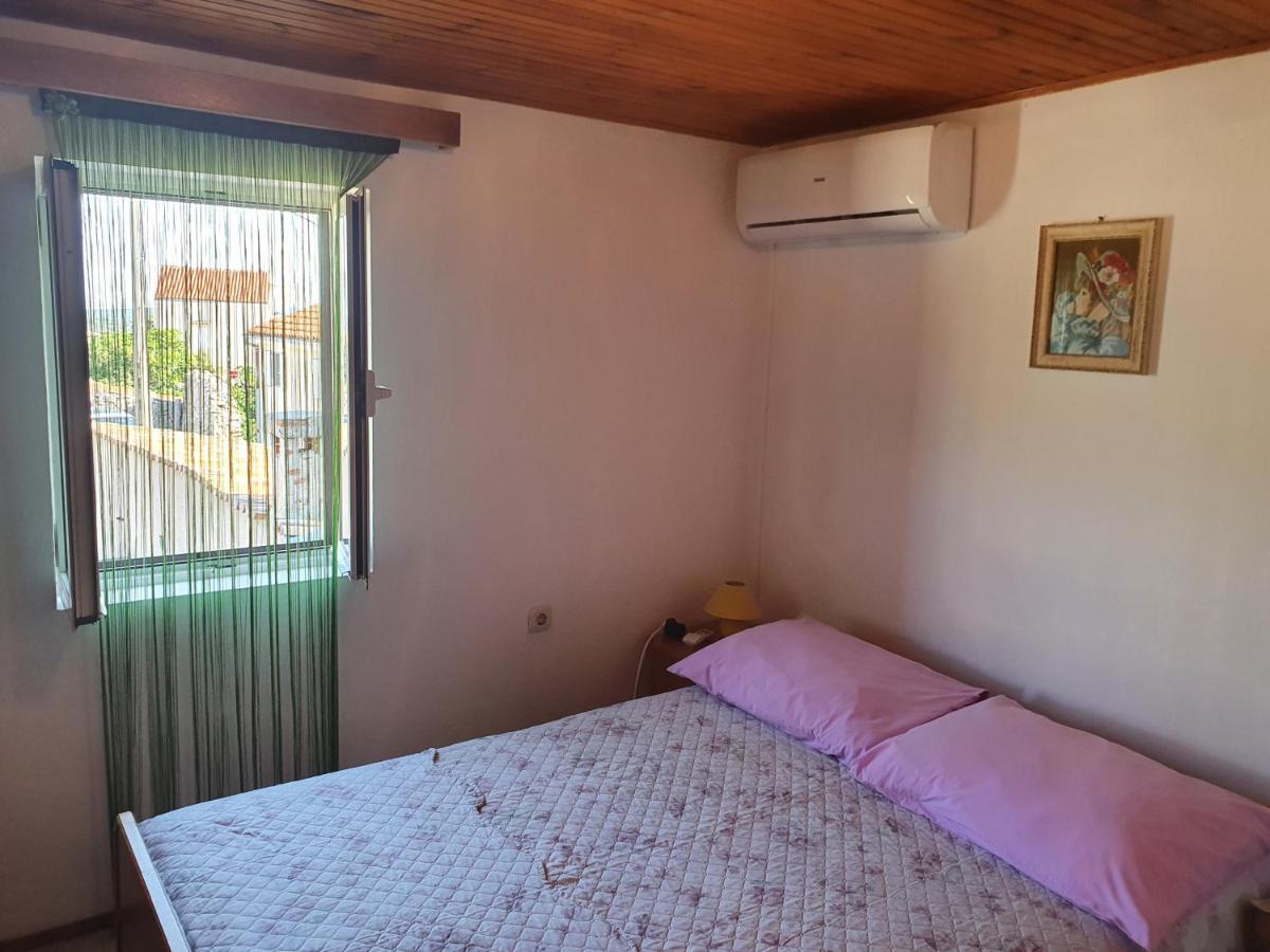 Apartman Letizia Apartment Ustrine Luaran gambar