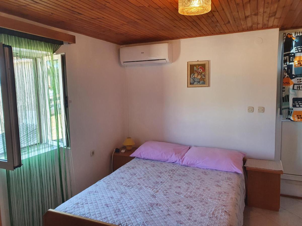 Apartman Letizia Apartment Ustrine Luaran gambar